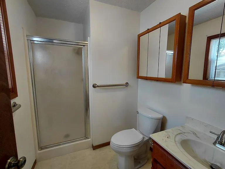 109 Vaughan Ct — Photo 24