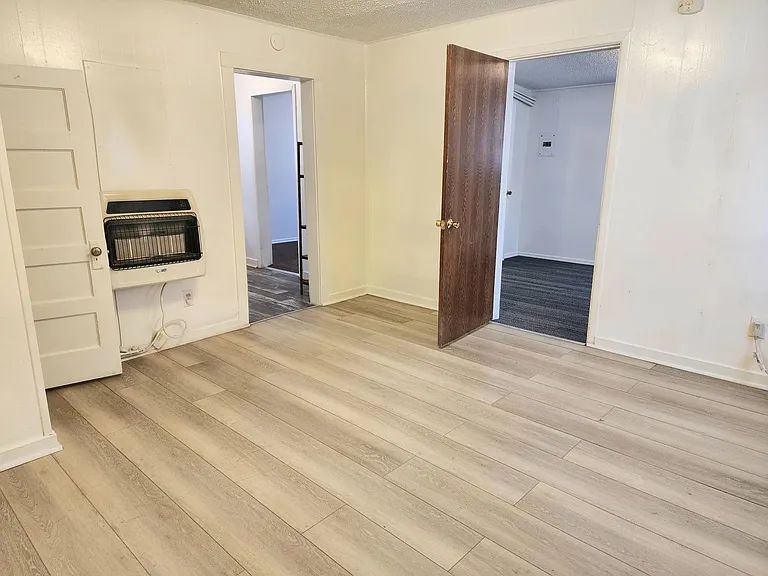 216 S Avenue I #6 — Photo 2