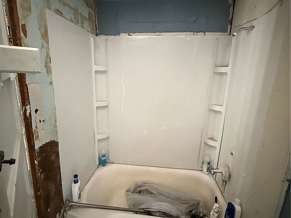 4th image of 3801 E Hickory St