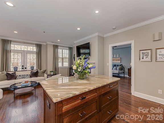 5th image of 1127 Park West Dr