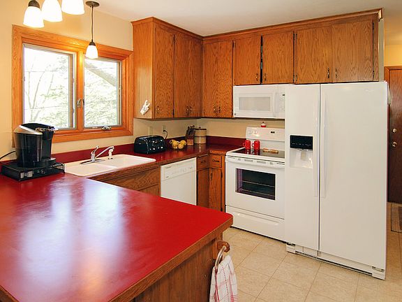 4th image of 2615 Crown Hill Ct