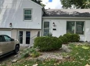 6809 Hadley St, Overland Park, KS 66204