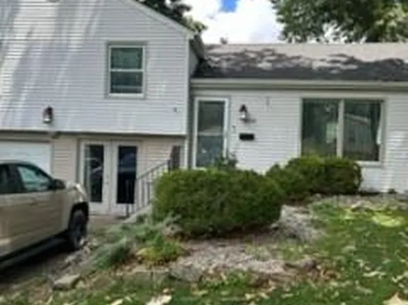6809 Hadley St, Overland Park, KS 66204