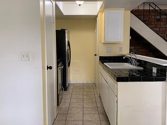 2nd image of 3007 Winfield Ave