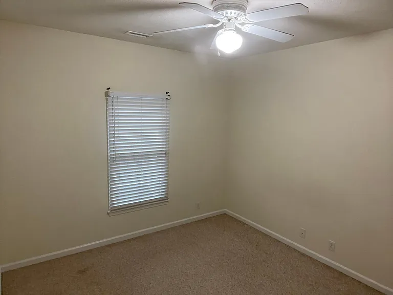 518 Galt Ln E — Photo 4