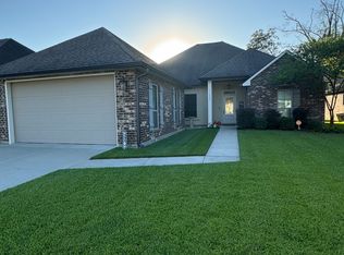 11393 Oak Run Dr, Geismar, LA 70734