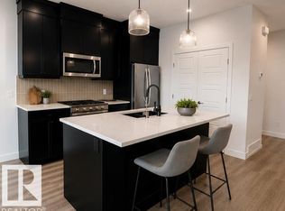 5311 Hawthorn Way SW, Edmonton, AB T6X 3C1