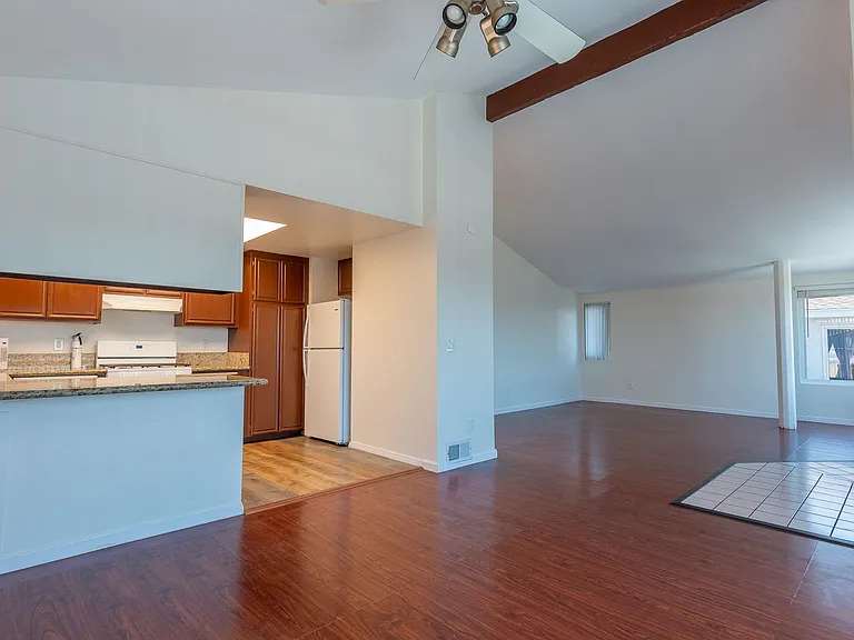 1319 Grand Ave — Photo 5