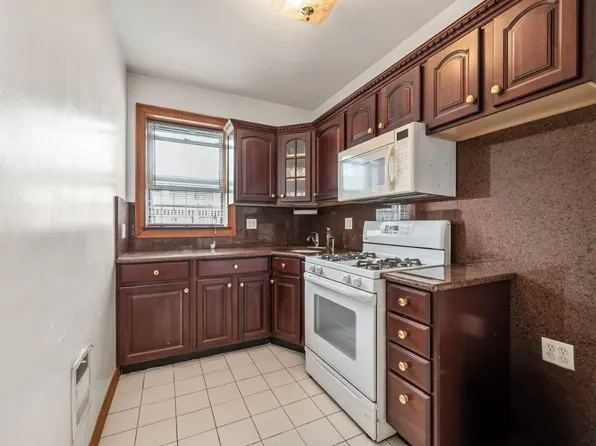 309 Parkville Avenue image 9 of 16