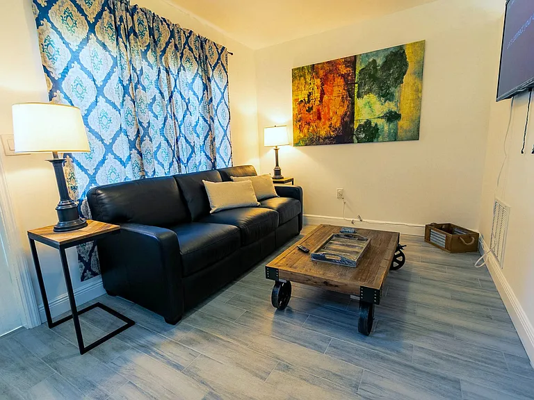 916 N Victoria Park Rd #2 — Photo 1