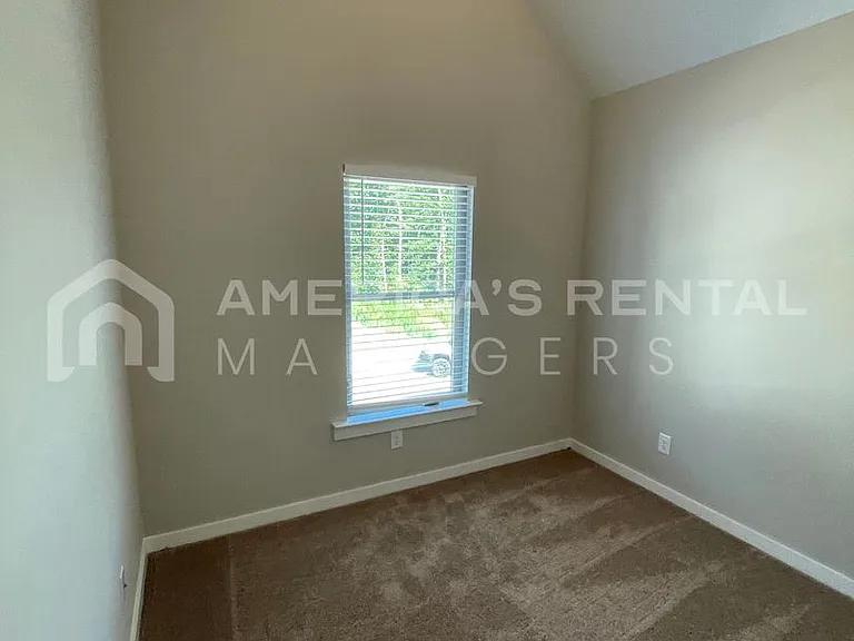 2141 Ellsworth Loop Rd — Photo 22
