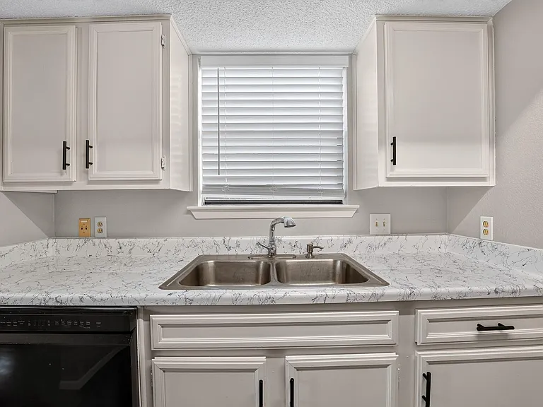 1509 Taron Dr — Photo 10