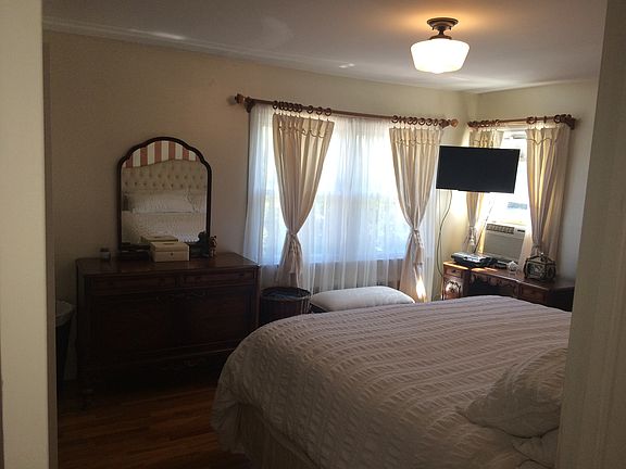 3rd image of 431 Park View Ave