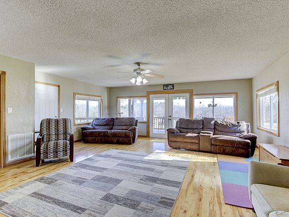 5th image of 455 Fleetwood Dr
