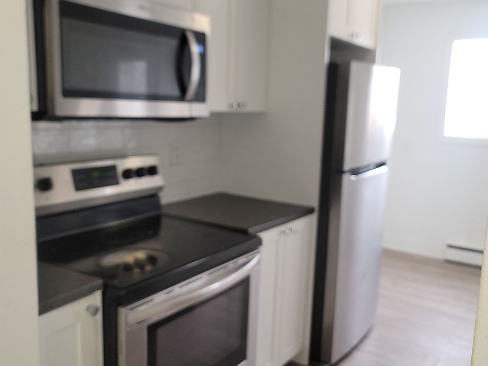 1st image of 70 Albert St #11