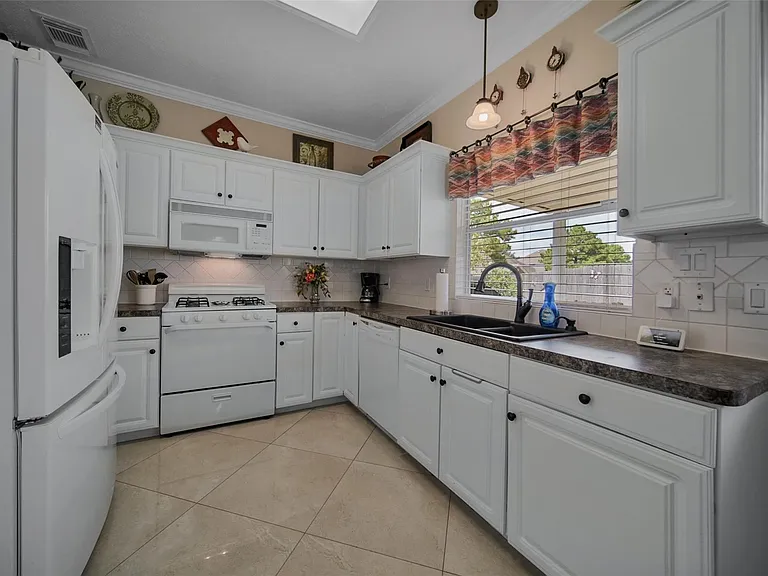 9514 Trailing Moss Dr — Photo 13