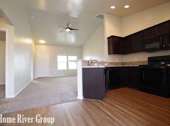 3rd image of 8110 S Red Shine Ave