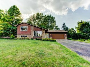 17253 Round Lake Rd, Eden Prairie, MN 55346