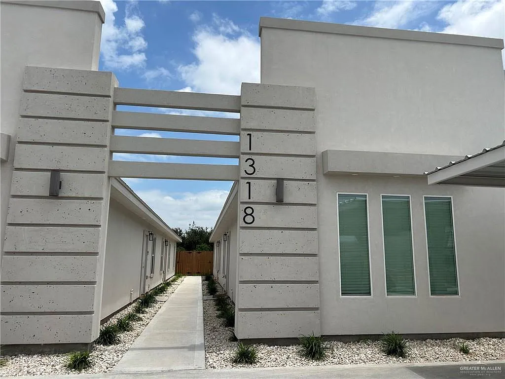 Building Photo - 1318 San Vicente Dr #4