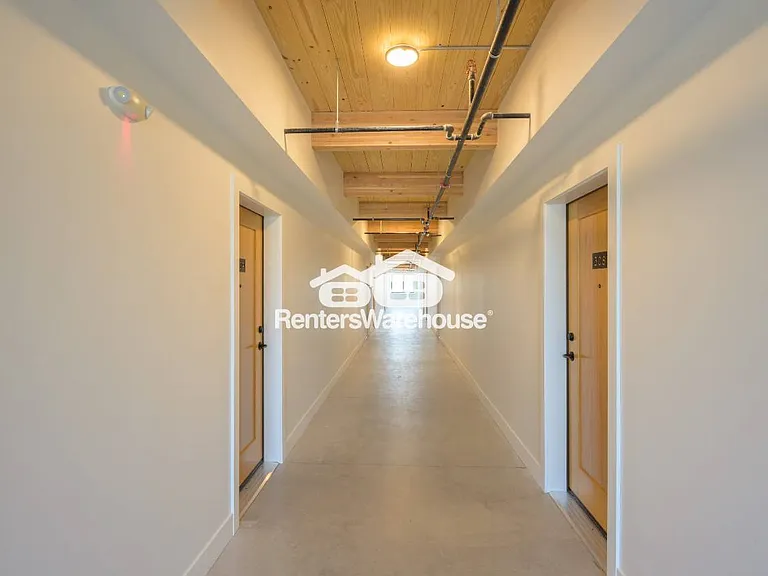 2701 Ingersoll Ave #204 — Photo 9