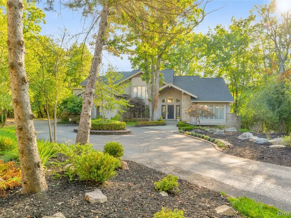3277 Bloomfield Park Dr, West Bloomfield, MI 48323