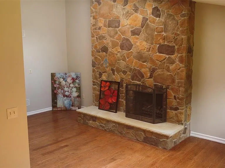 220 Butternut Dr — Photo 2