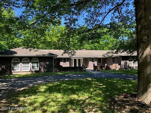 2nd image of 3906 Greenbrier Dr