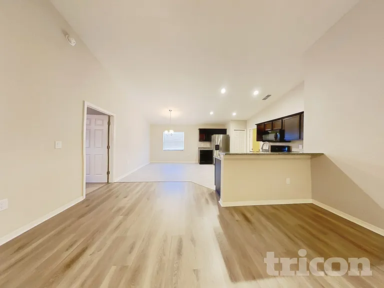 505 Interlock St — Photo 3