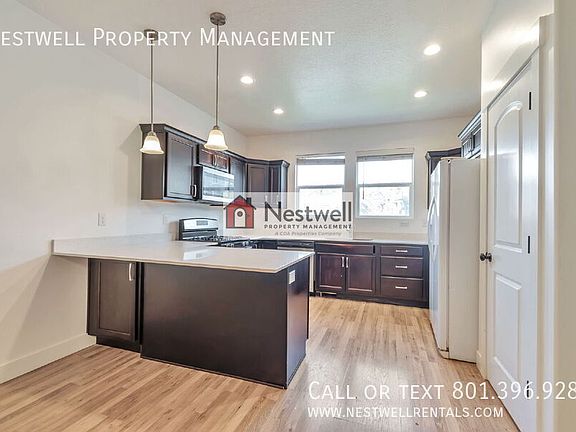 3rd image of 4328 W Watchmen Way