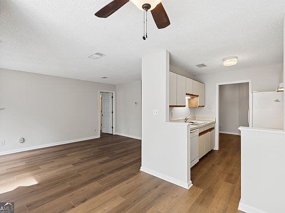 3rd image of 244 13th St NE APT 121