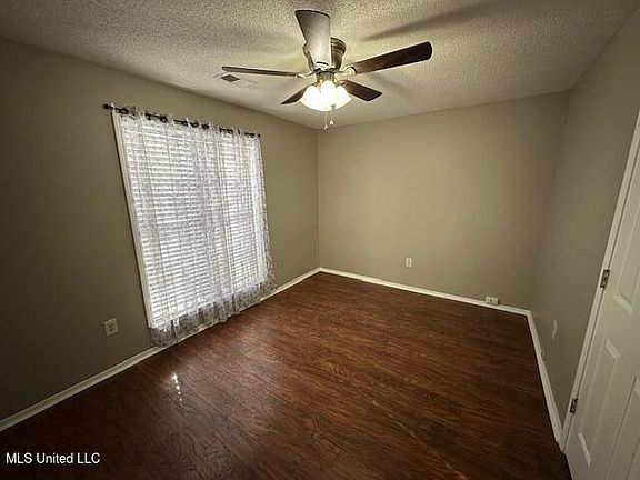 3rd image of 1240 McGowan Dr
