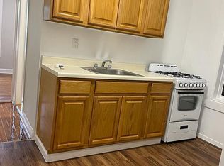25-81 34th St #2E, Astoria, NY 11103