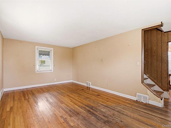 3rd image of 325 White Road
