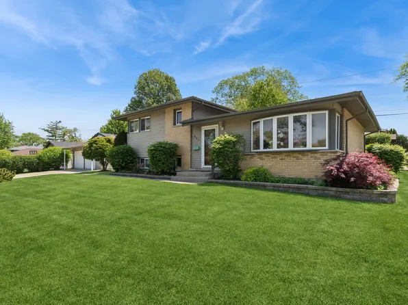 801 E Greenwood Dr, Mount Prospect, IL 60056