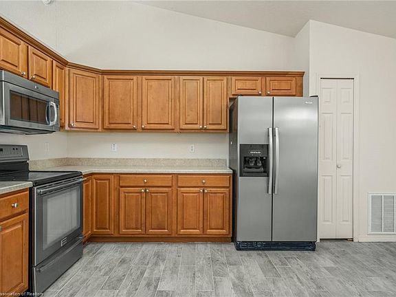 5th image of 343 Imbros Ave