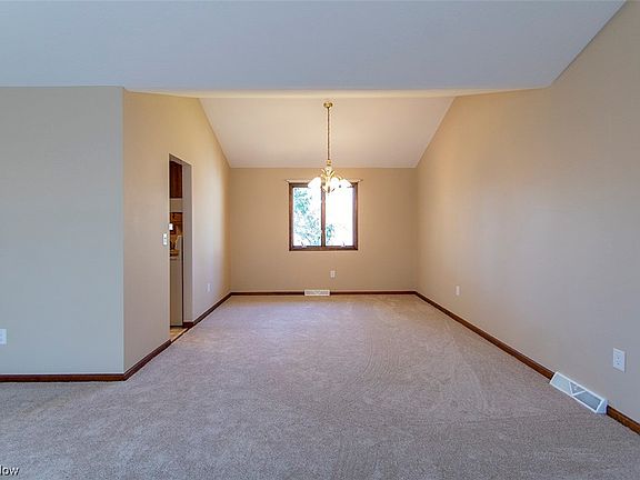5th image of 8672 Oxford Dr