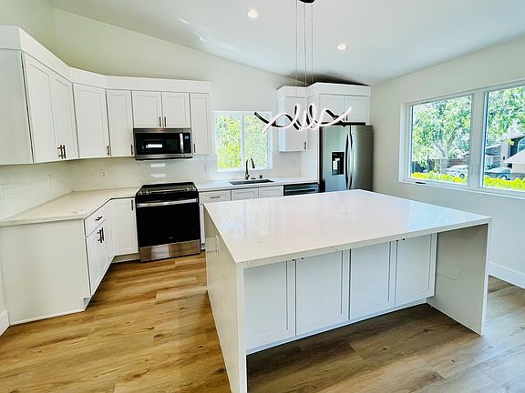 3rd image of 1168 Coronet Ave