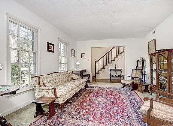3rd image of 414 Sunnywood Ln