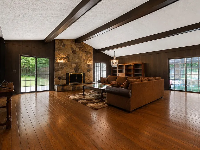 25795 Livingston Cir — Photo 16