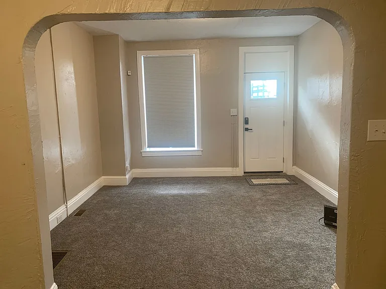 525 E Philadelphia St — Photo 3