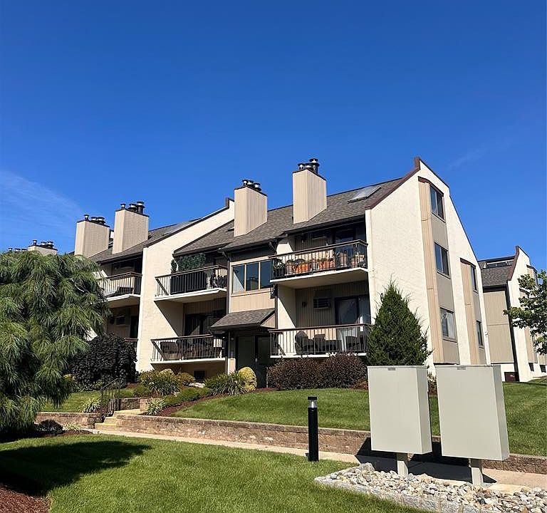 1st image of 612 W Ridge Mews