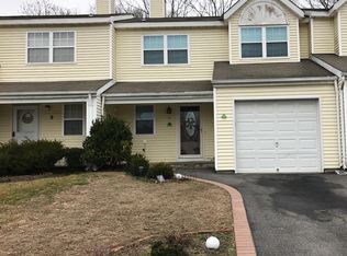 11 Beech St, Central Islip, NY 11722