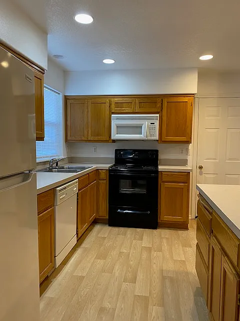 2 bed, 1038 sqft, $1,950 — Photo 4