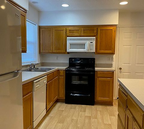 4th image of 5467 Summerlake St SE
