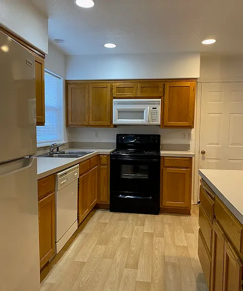 5467 Summerlake St SE — Photo 4