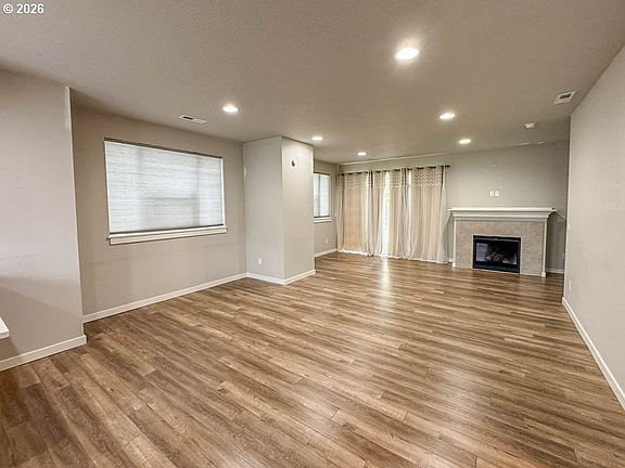 5th image of 493 NE Liberty Ave