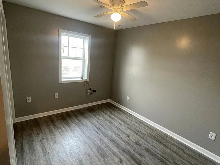 712 E Sigler St — Photo 9