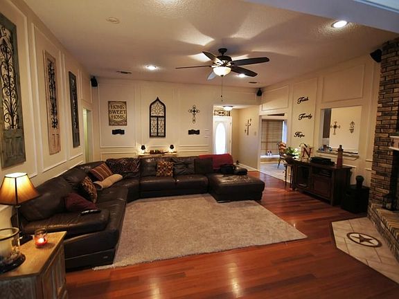 3rd image of 4528 Parkridge Cir