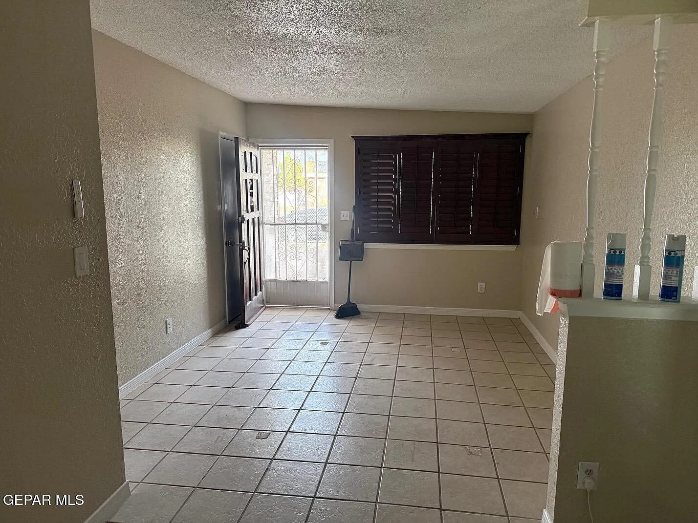 3 bed, 1.0 bath, 909 sqft, $1,250 — Photo 4