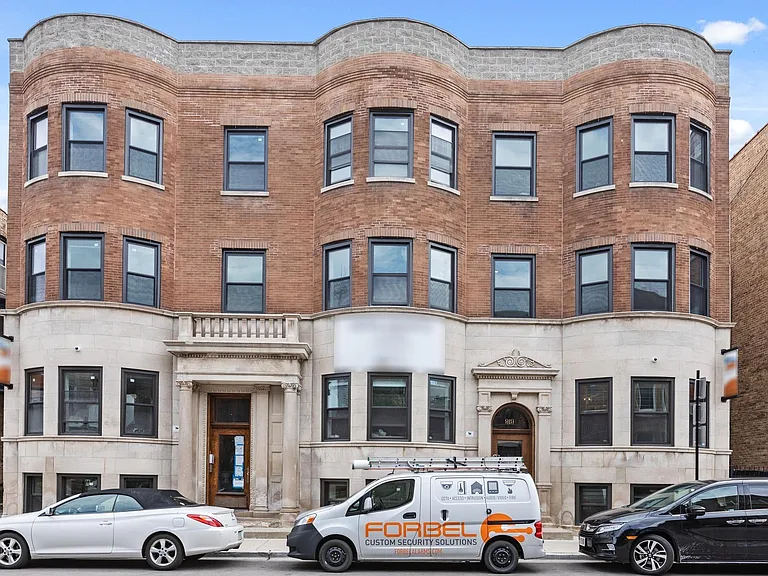 915 W Addison St #3 — Photo 6